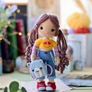 receita-boneca-com-mochila-amigurumi-receita-boneca