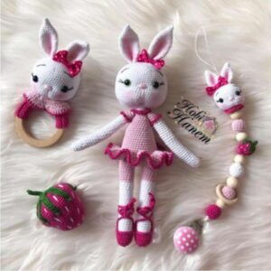 Receita Coelha, prendedor e chocalho Amigurumi